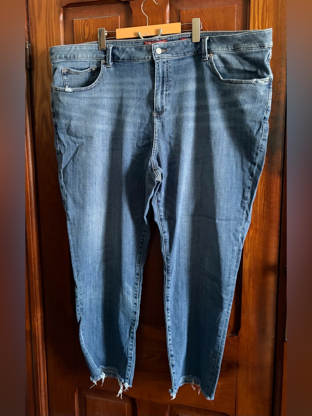 24 - Lucky Brand Jeans